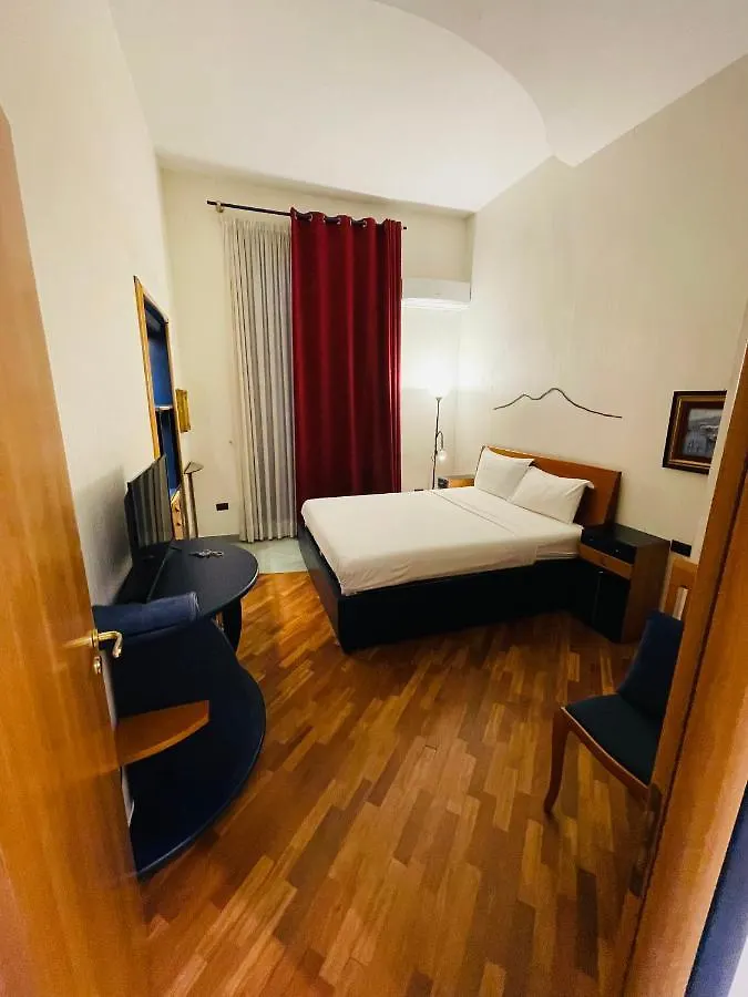 Smln Rooms & Suites Naples 2*,