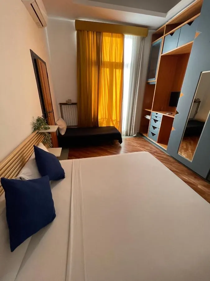 Smln Rooms & Suites Naples 2*,  Italy