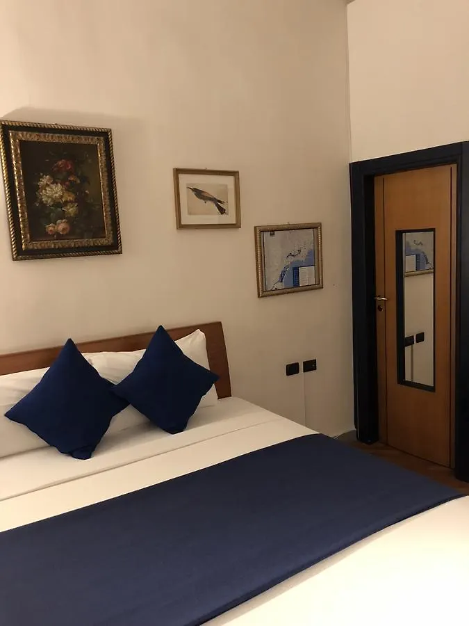 Smln Rooms & Suites Naples 2*,