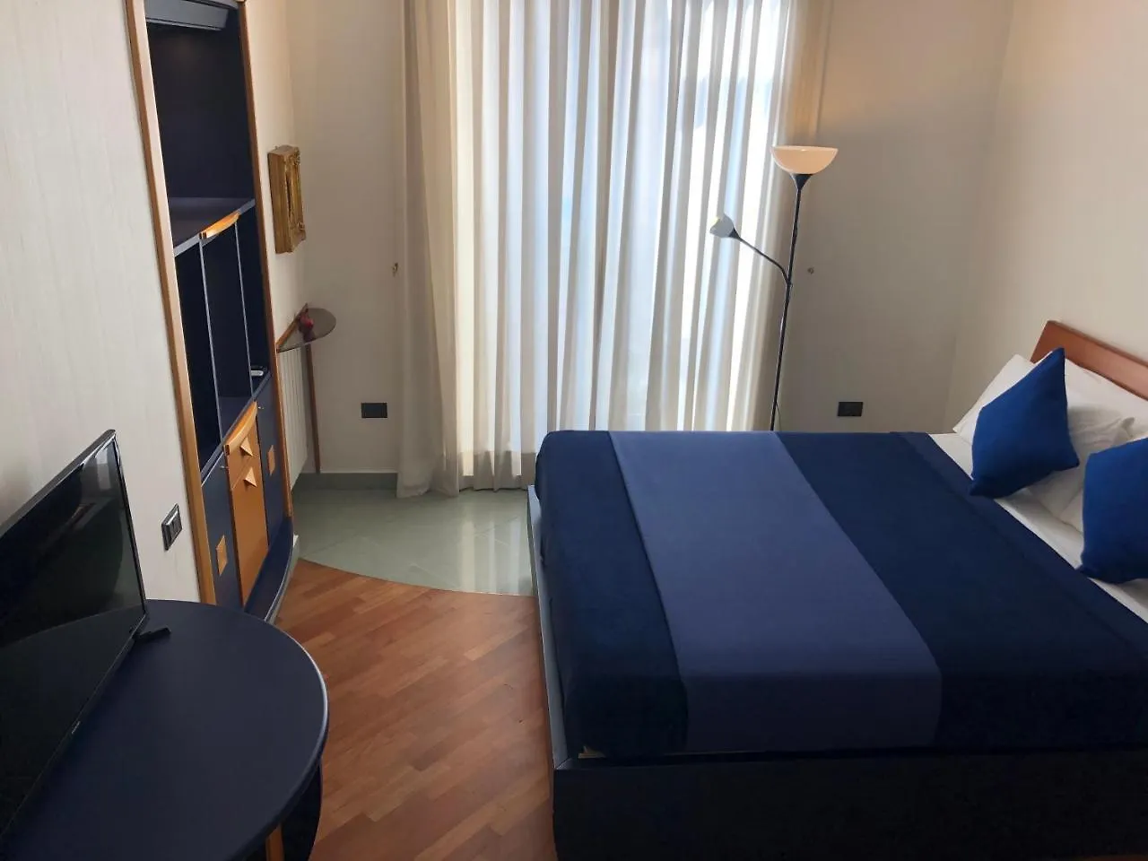 Smln Rooms & Suites Naples 2*,